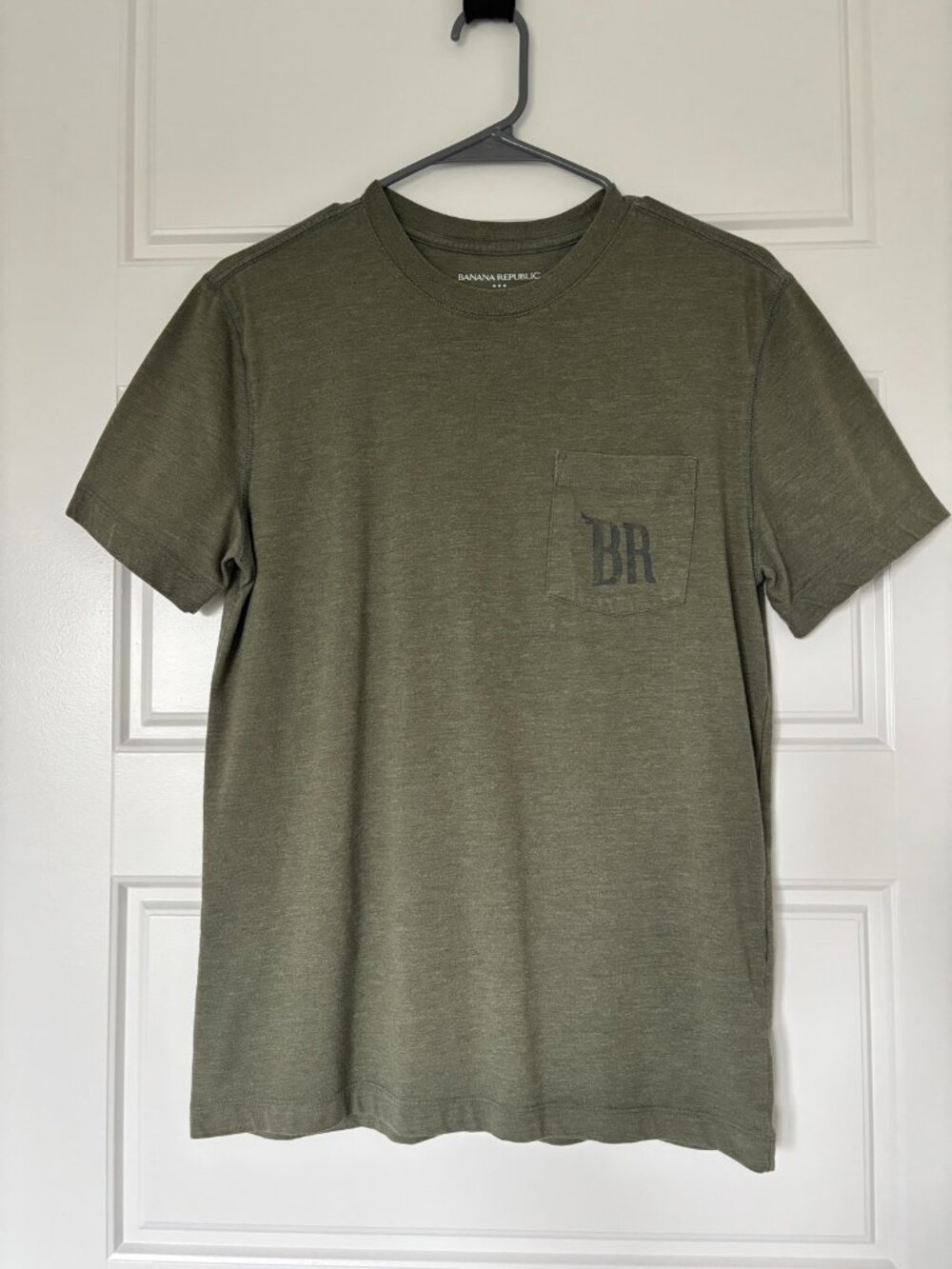 Banana Republic Men's Olive Pocket T-Shirt BR Logo Airplane Graphic